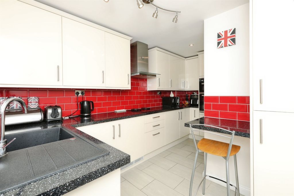 Property photo 3 of 18