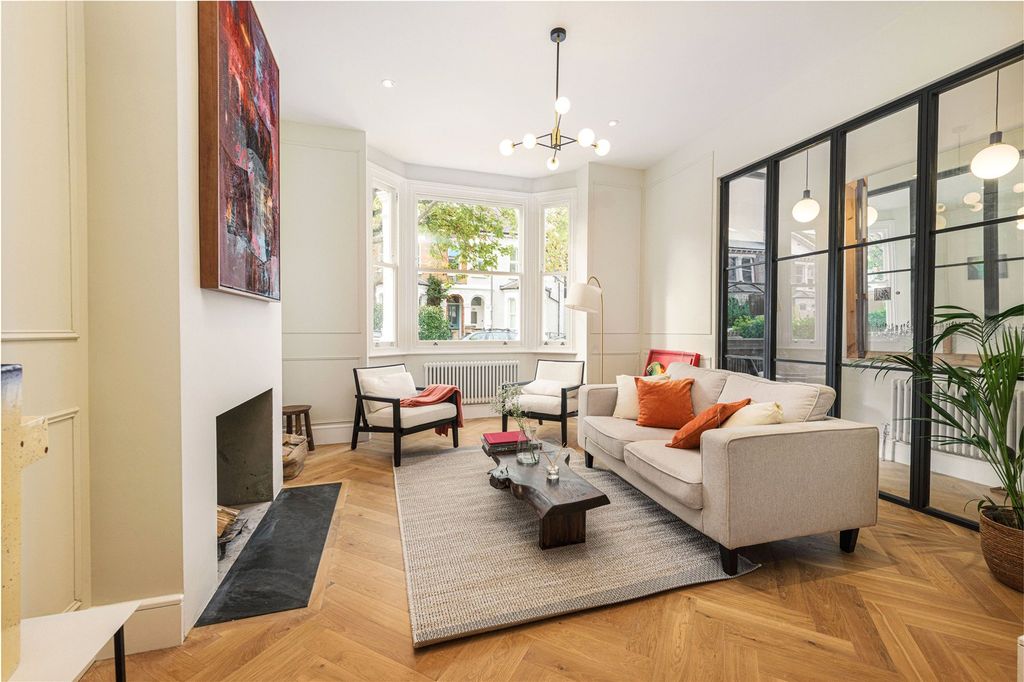 Property photo 2 of 19 Reception