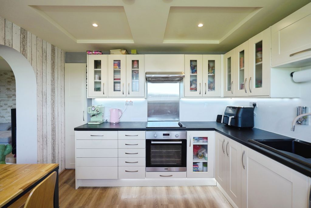 Property photo 3 of 14 Kitchen