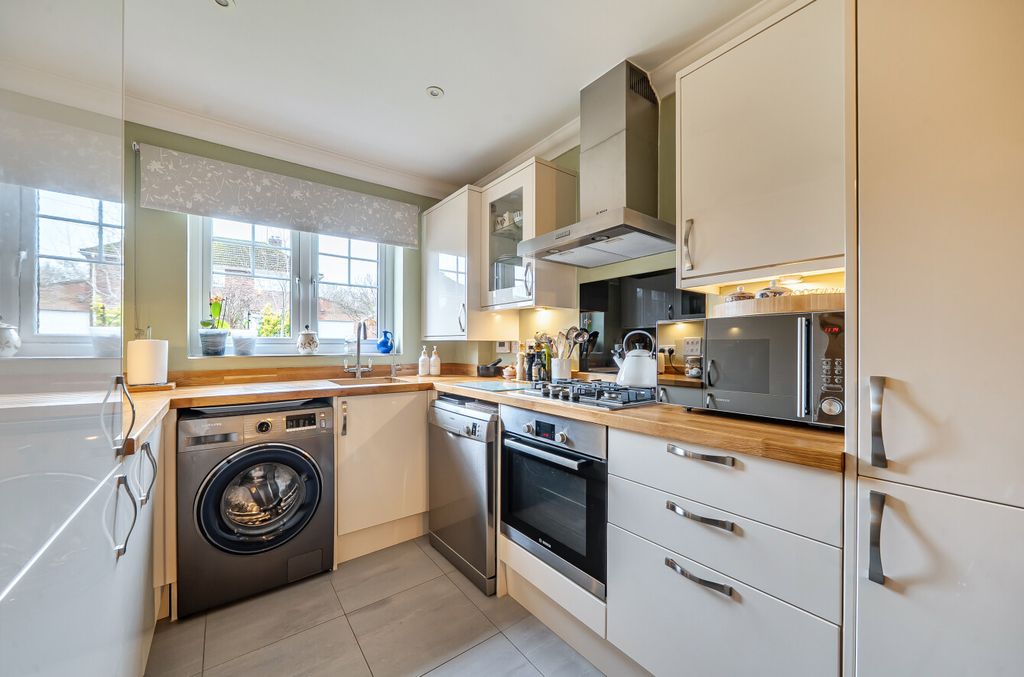 Property photo 3 of 21 1408921-17-698B39...