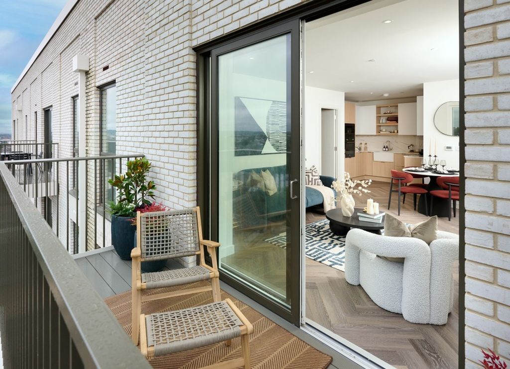 Property photo 1 of 28