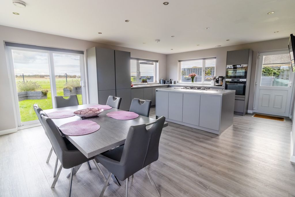 Property photo 2 of 35 Family Dining Kitchen