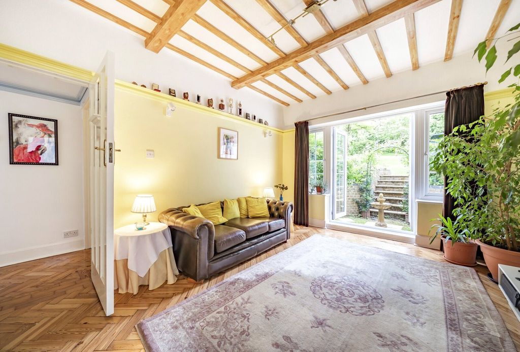 Property photo 3 of 22 Sitting Room