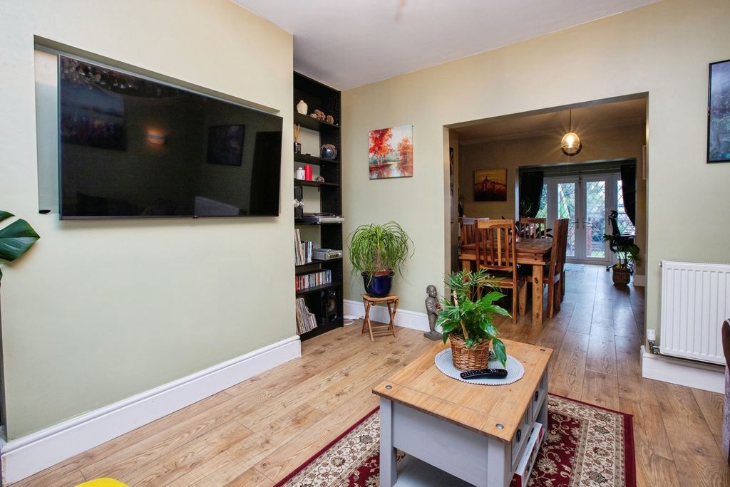 Property photo 3 of 19 Pbox-Img.Jpg