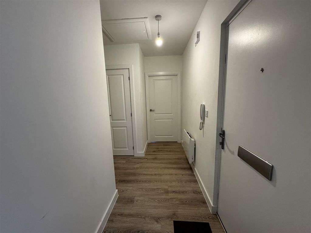 Property photo 2 of 15 Hallway.Jpg