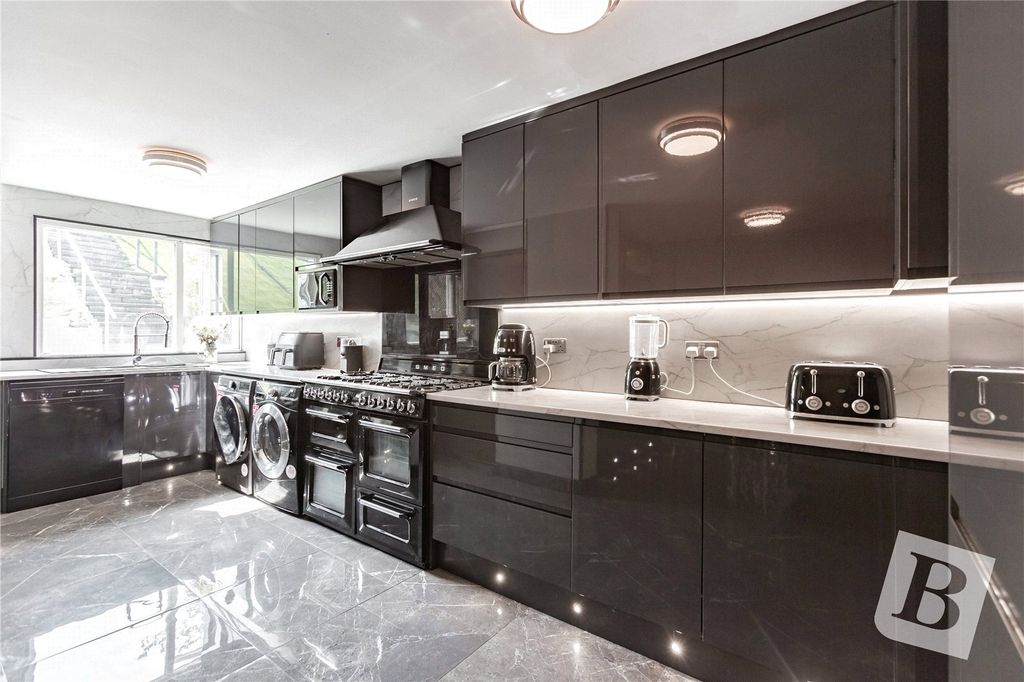 Property photo 2 of 17 Kitchen