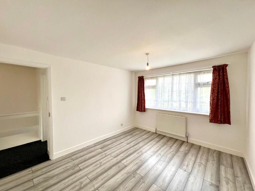 Property photo 2 of 27