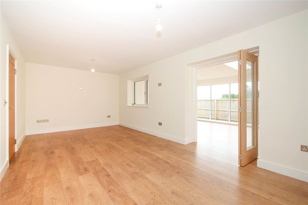 Property photo 2 of 46 Picture No. 17