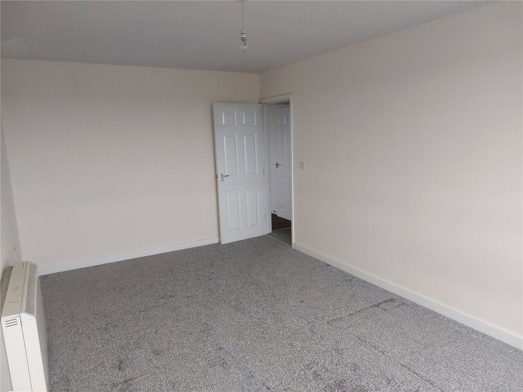 Property photo 2 of 8 Picture No. 11