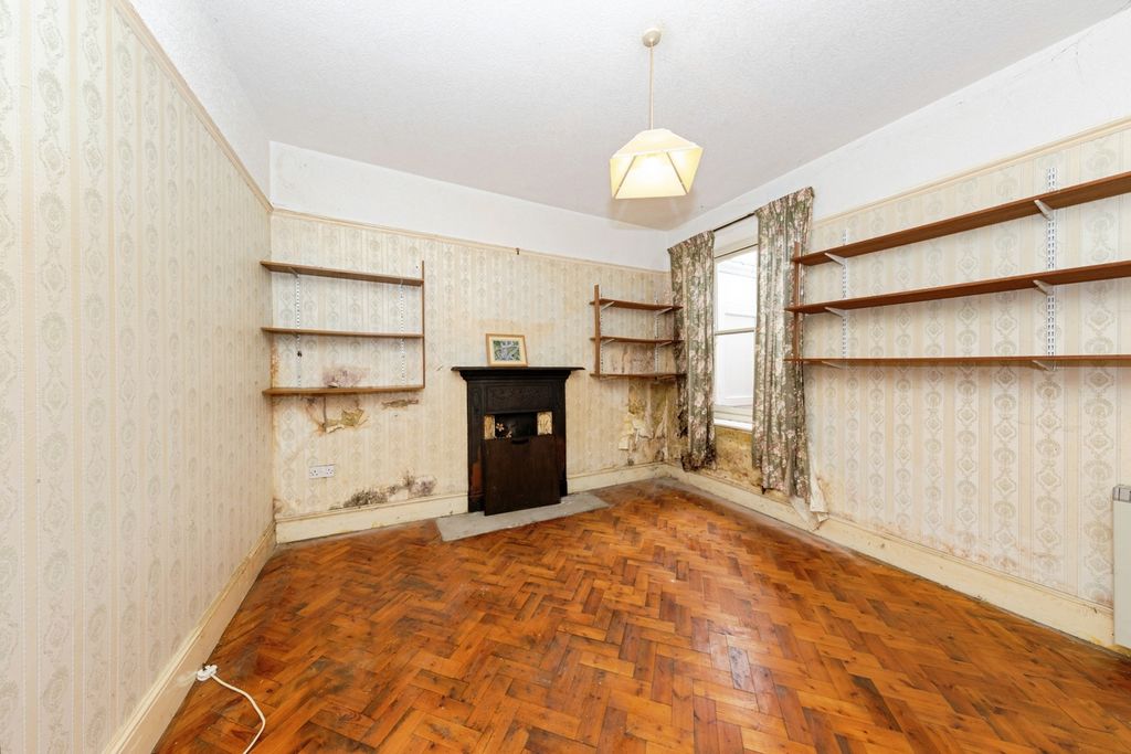 Property photo 3 of 19 Photo