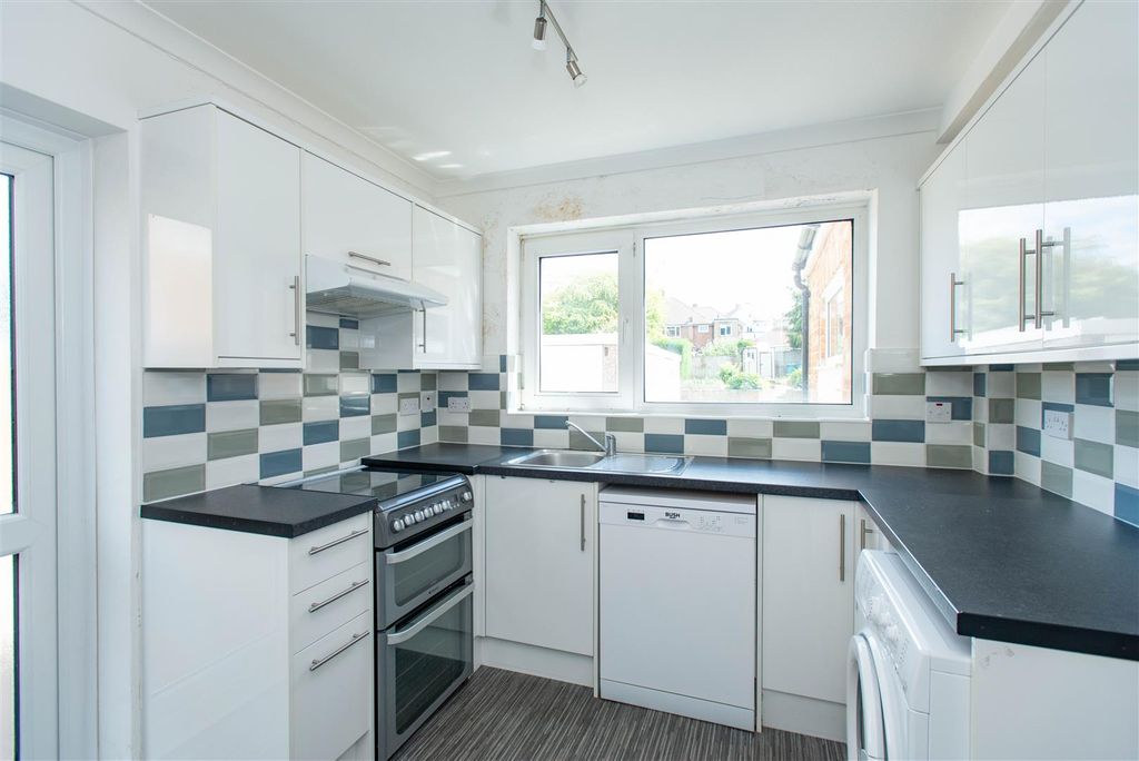 Property photo 3 of 30 2025.08.05 - 111 Tubbenden Lane, Br6 9Pp-1610.Jpg