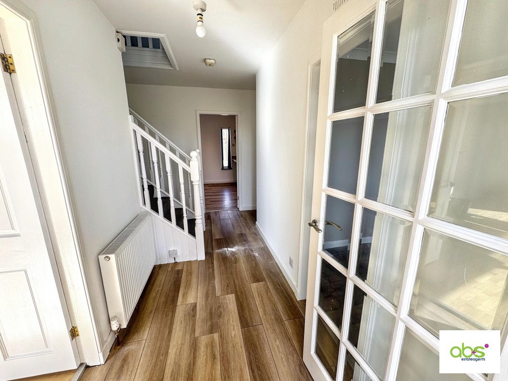 Property photo 2 of 25