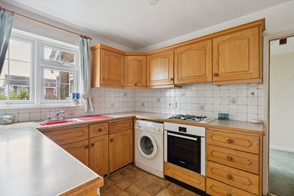 Property photo 2 of 21 Kitchen