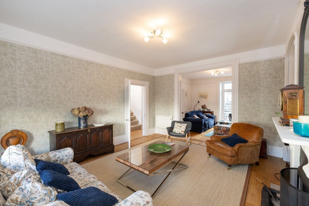 Property photo 2 of 31 Picture No. 10