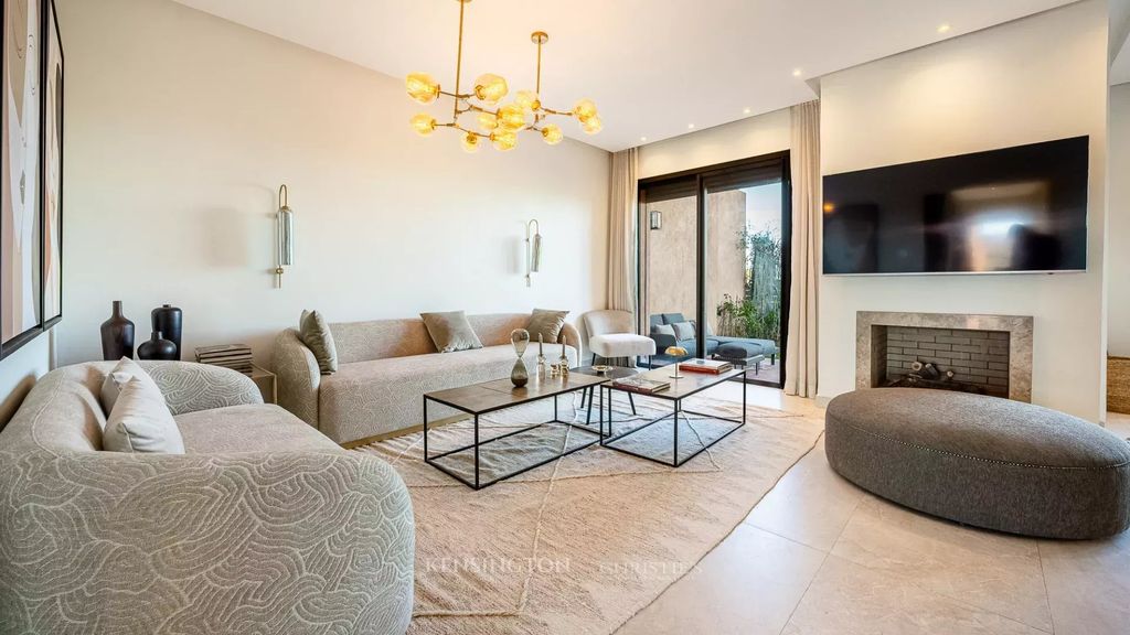 Property photo 2 of 27