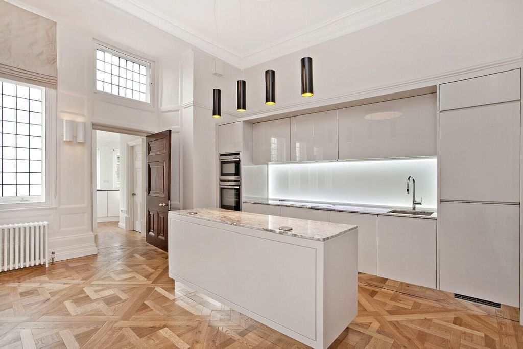 Property photo 2 of 18 Jll