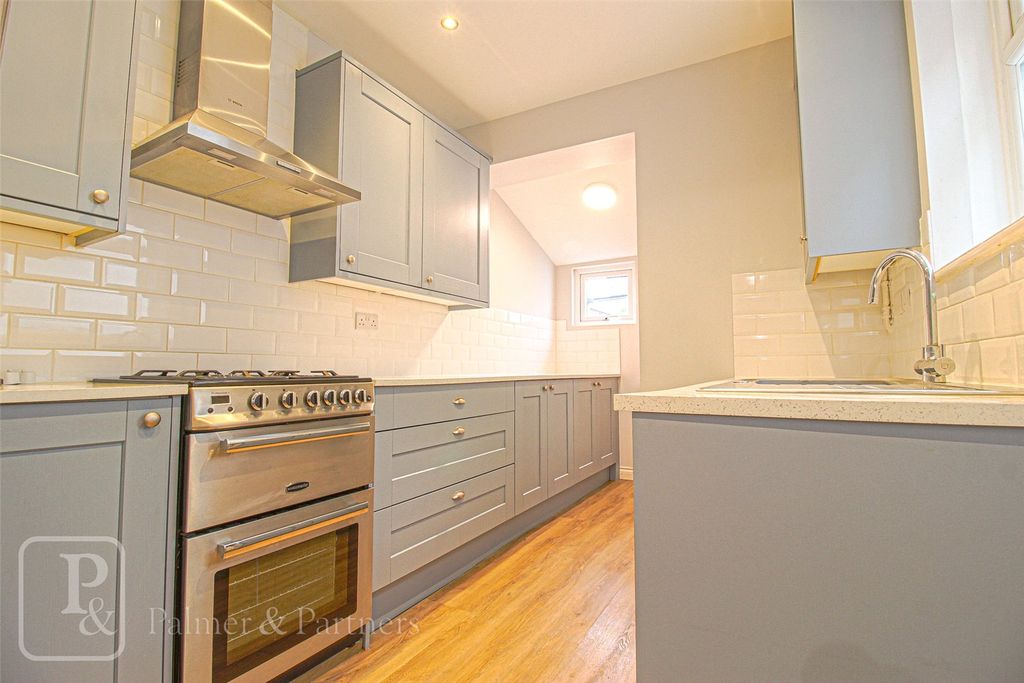 Property photo 2 of 8 Kitchen