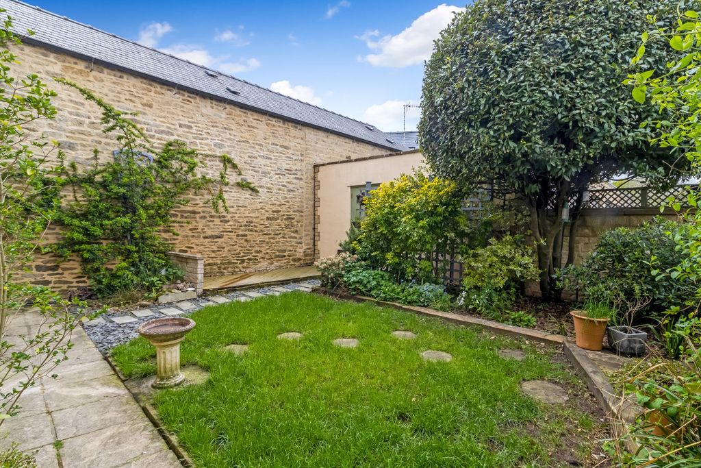 Property photo 2 of 16 Picture No. 18
