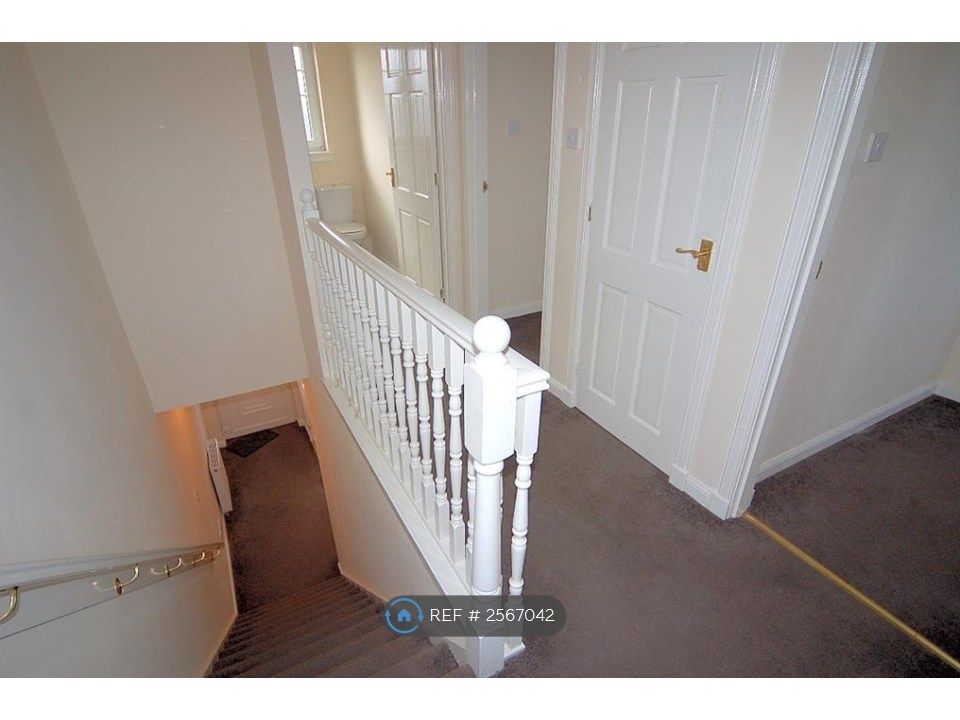 Property photo 2 of 21 Hallway