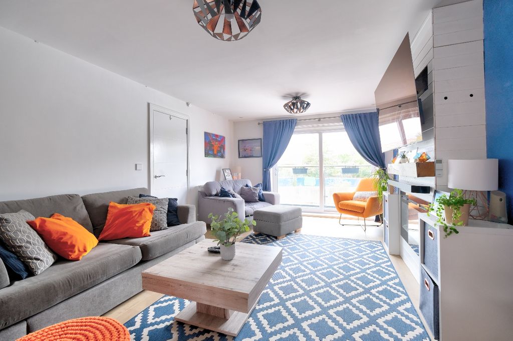 Property photo 1 of 26 Lounge Main