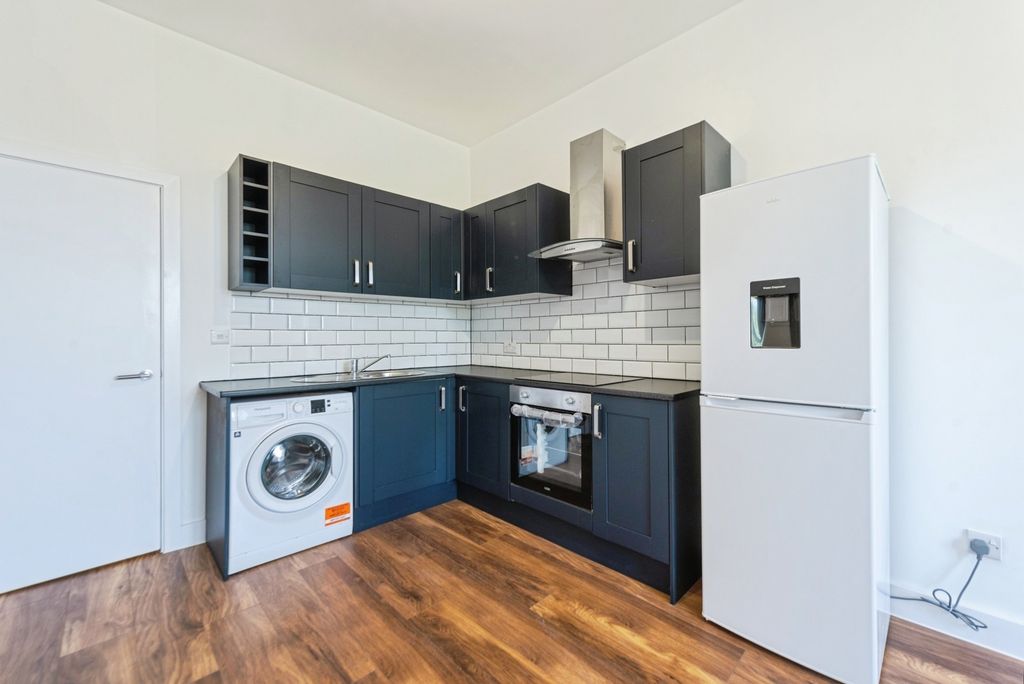 Property photo 2 of 10 Kitchen