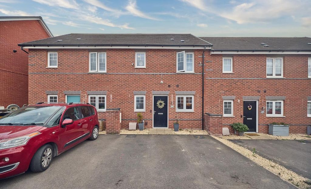 Property photo 1 of 11 11 Notleyfield Close Hk 11.Png