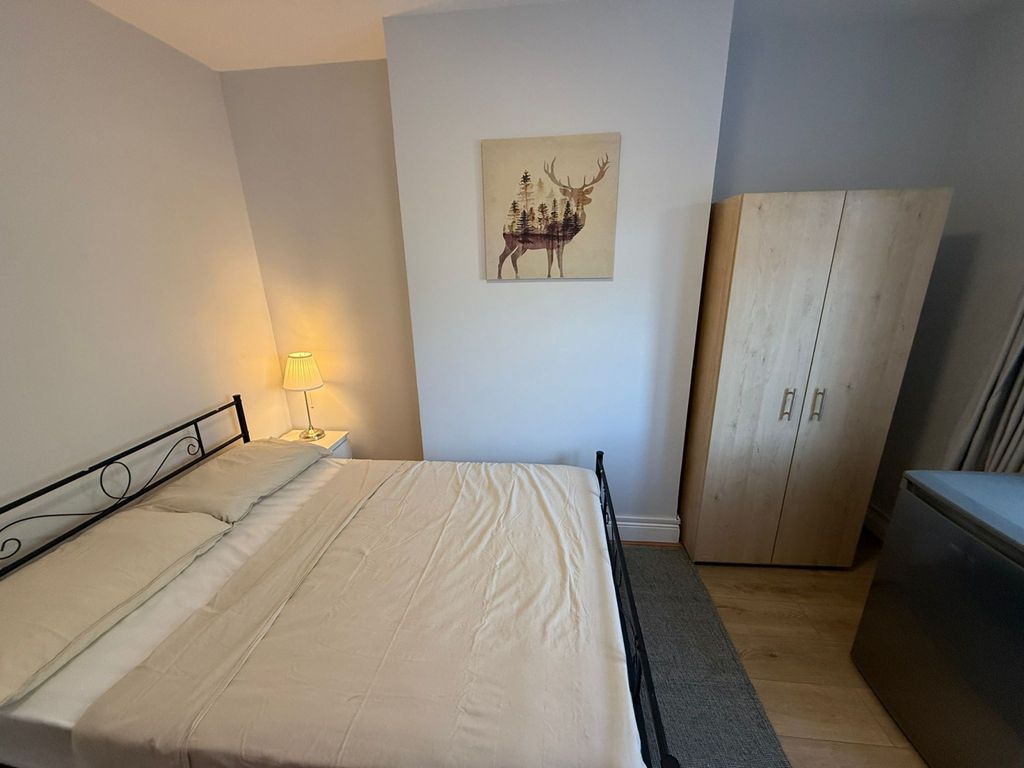 Property photo 3 of 4 Room