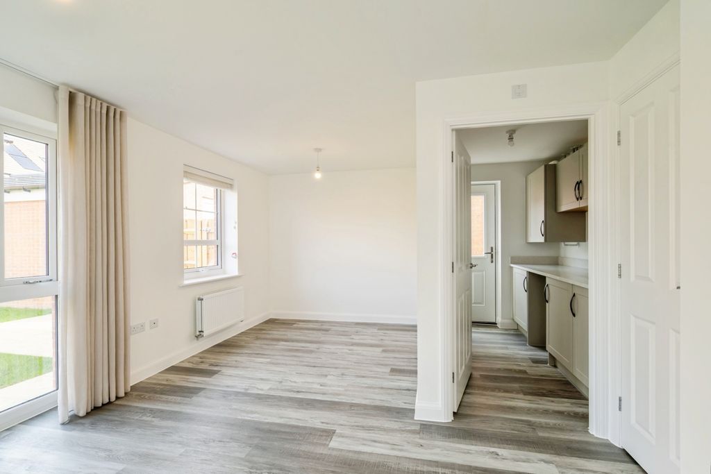 Property photo 3 of 18 Pbox-Img.Jpg