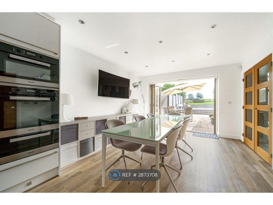 Property photo 3 of 16 Kitchen