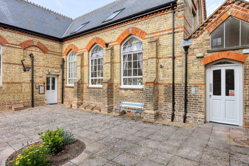 Property photo 1 of 13 Outside