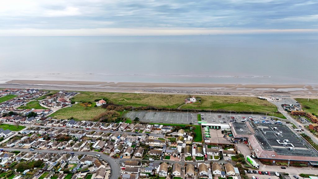 Property photo 2 of 25