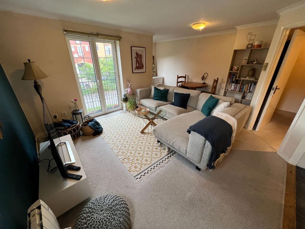 Property photo 1 of 13 Living Room