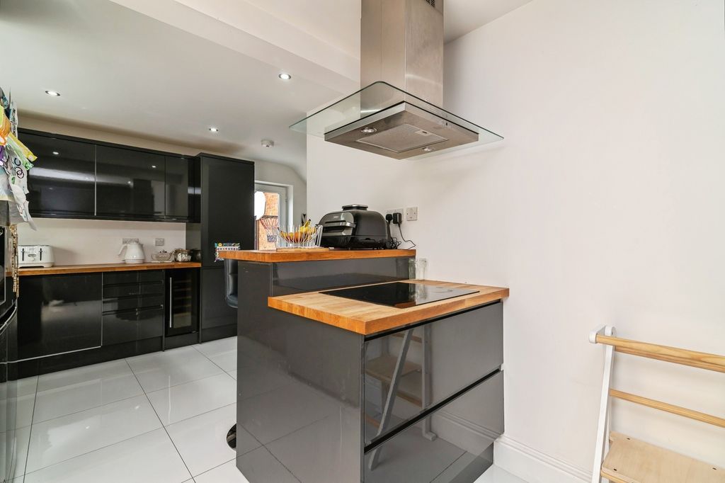 Property photo 3 of 27 Pbox-Img.Jpg