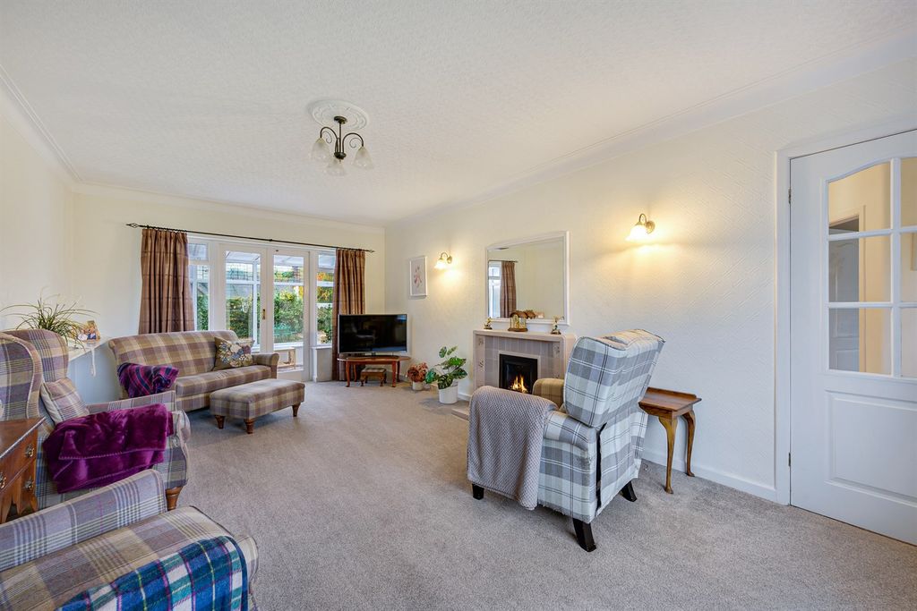 Property photo 2 of 21 Lounge