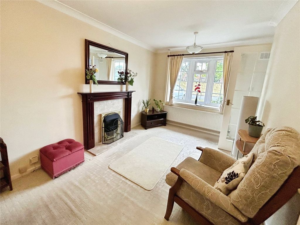 Property photo 3 of 14 Lounge