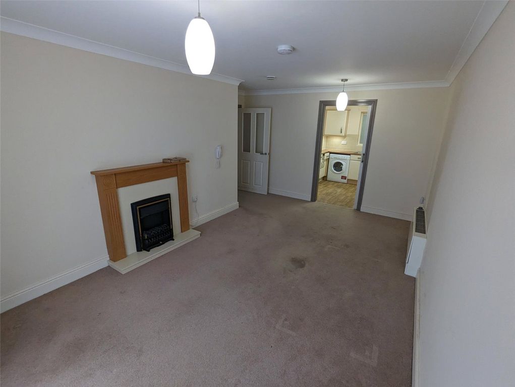 Property photo 3 of 14 Lounge