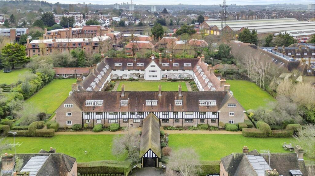 Property photo 2 of 31