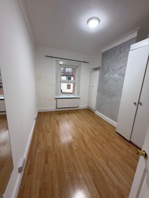 Property photo 1 of 11 2 Bedroom Flat With Study To Rent Â€“ The Avenue, London E4