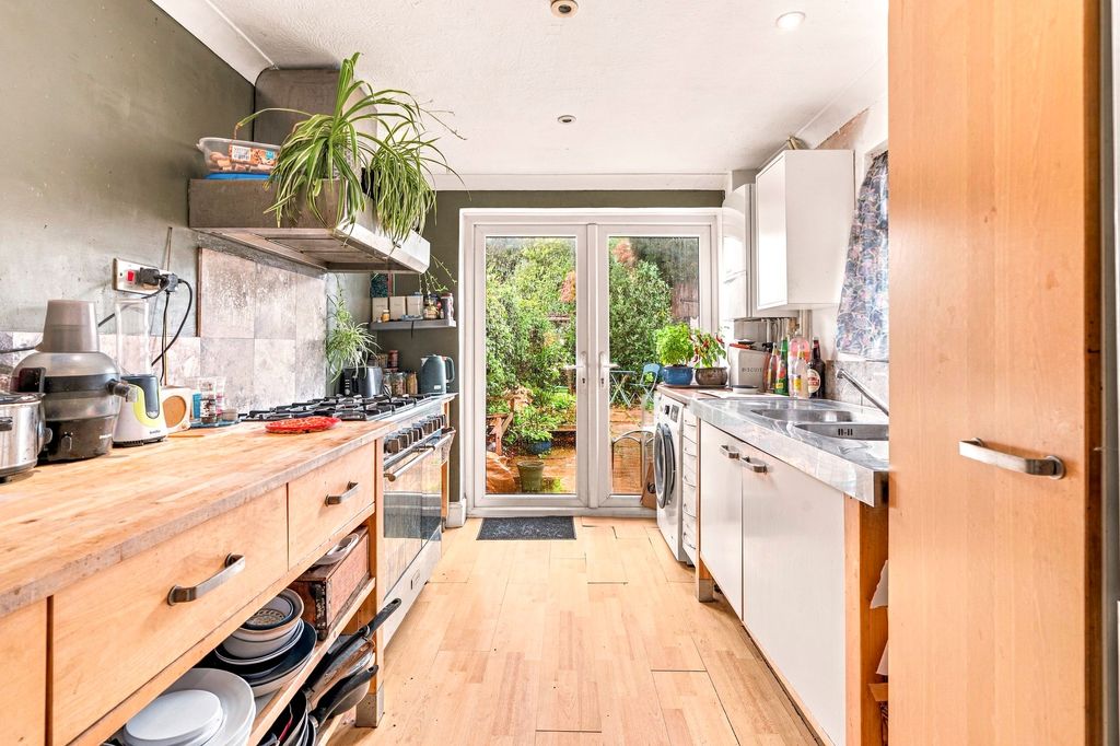 Property photo 3 of 22 Kitchen