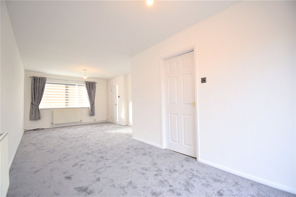 Property photo 3 of 10 Living/Dining Room