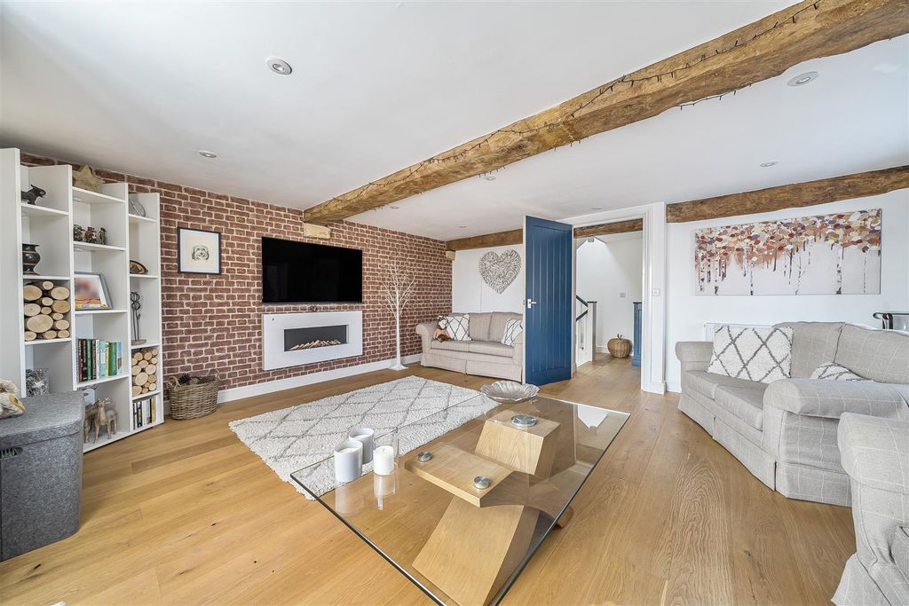 Property photo 3 of 15 Sitting Room