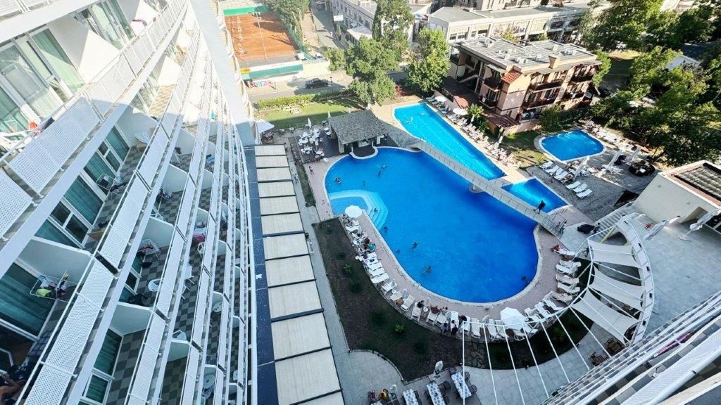 Property photo 2 of 12