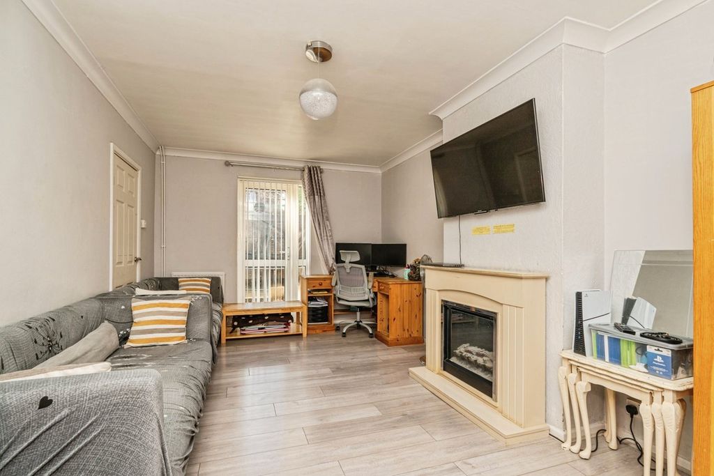 Property photo 2 of 18