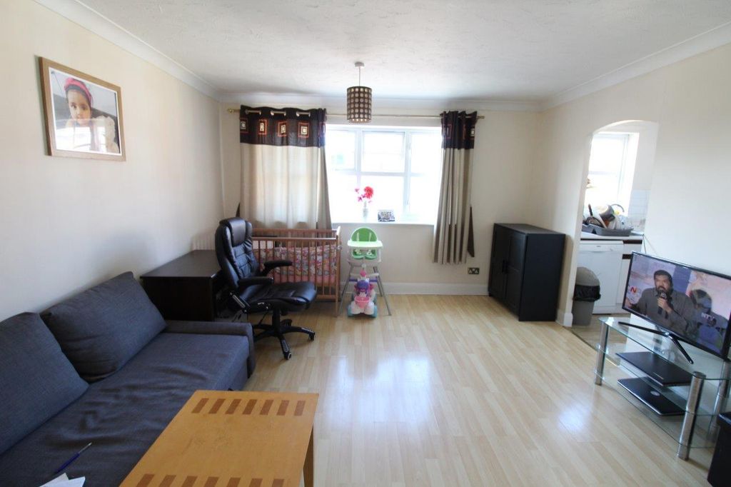 Property photo 3 of 15 P7105 (3)