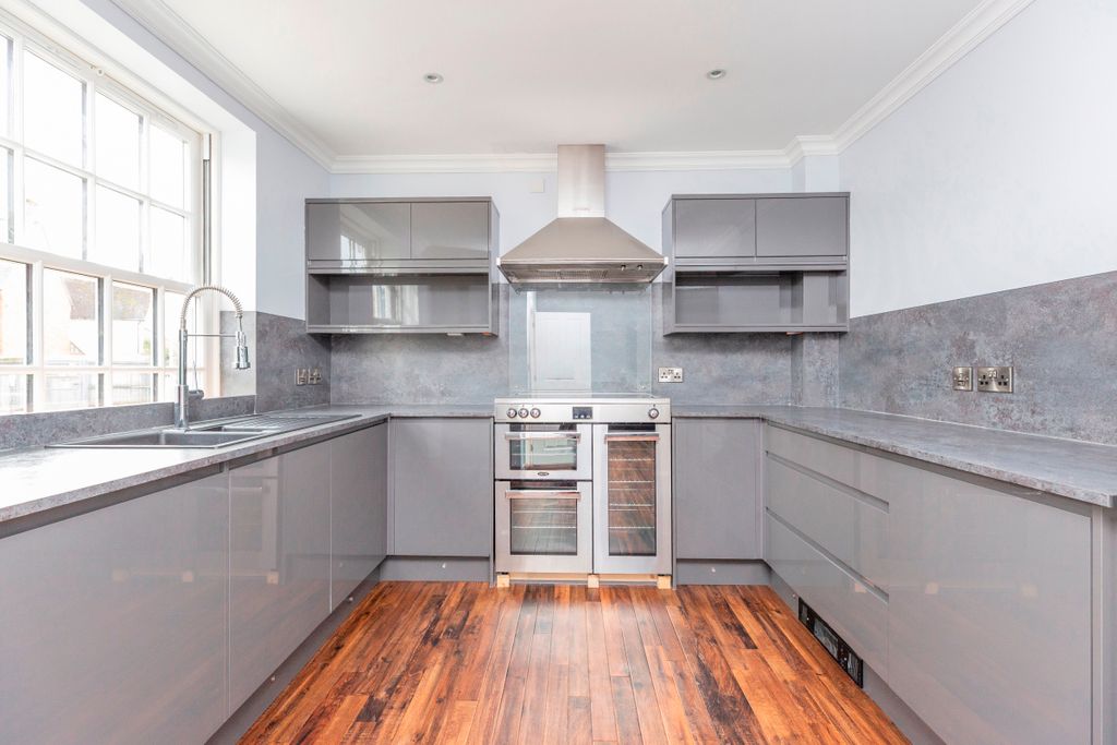 Property photo 2 of 24