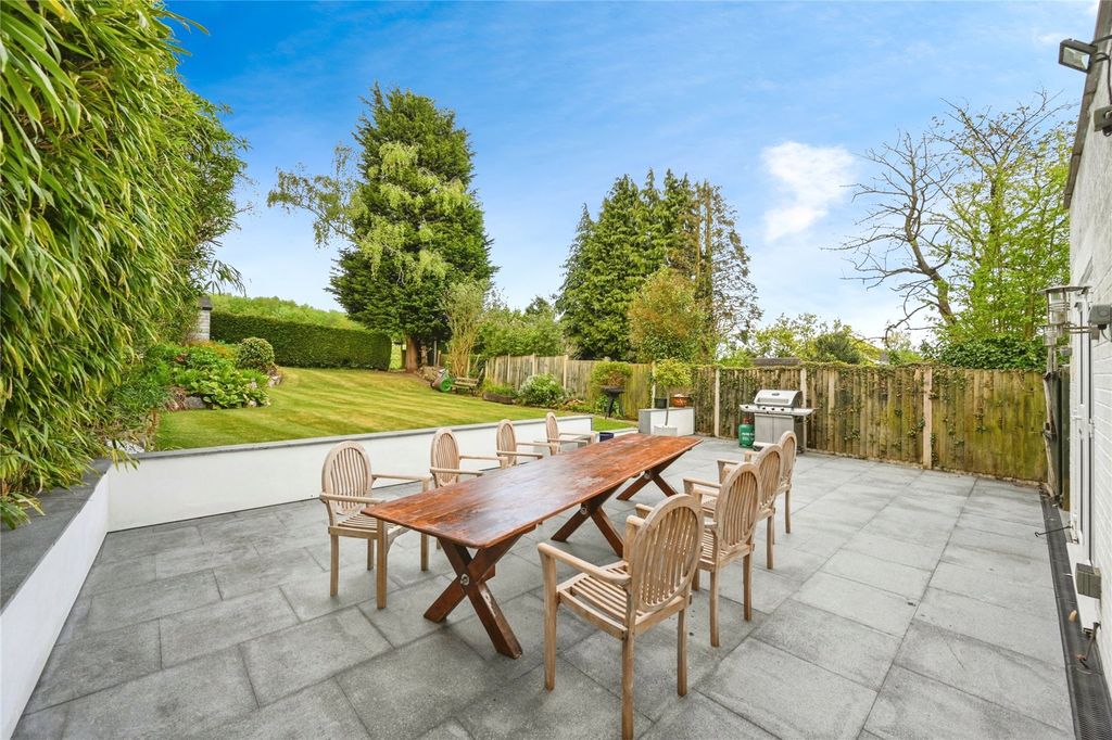 Property photo 3 of 17 Garden