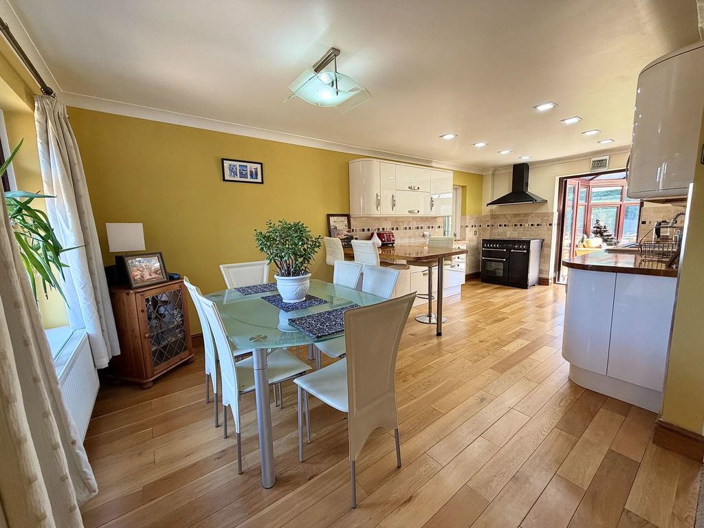 Property photo 3 of 41