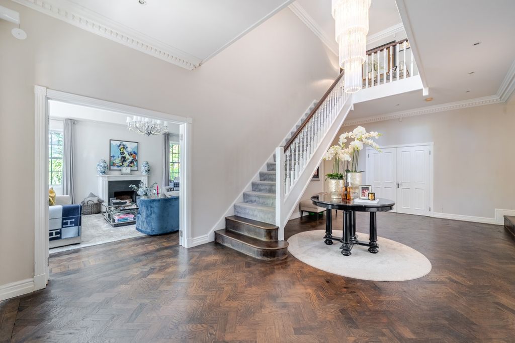 Property photo 2 of 23 Bagshot Road