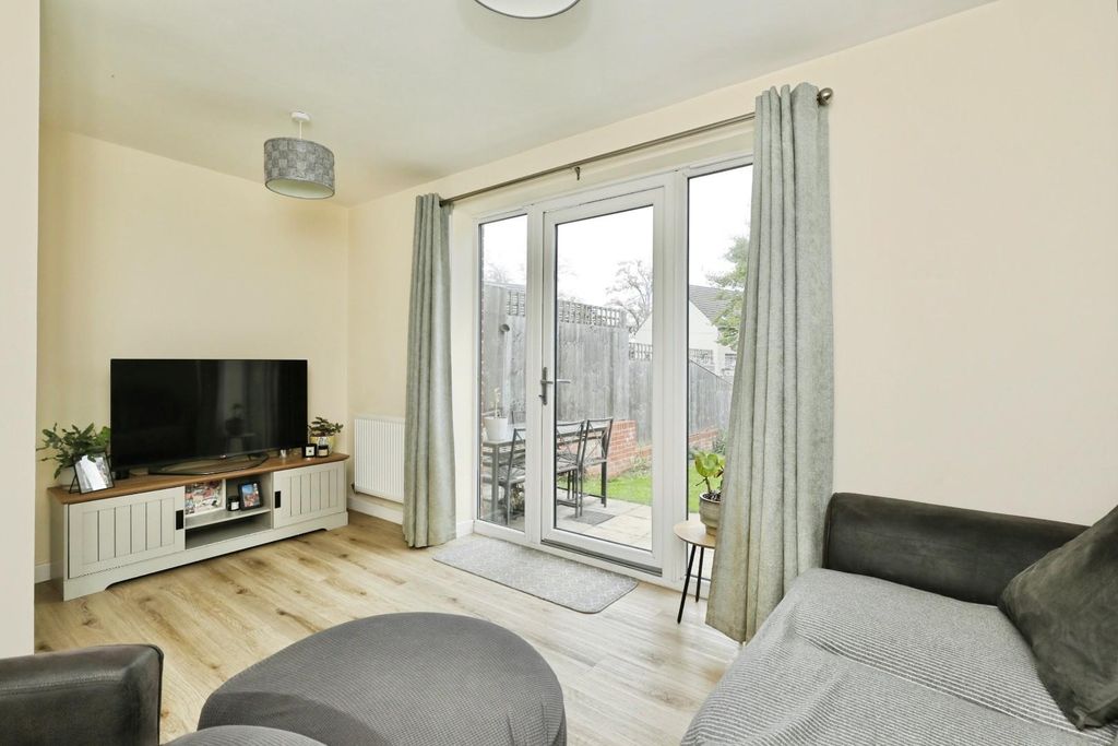 Property photo 2 of 27 Lounge