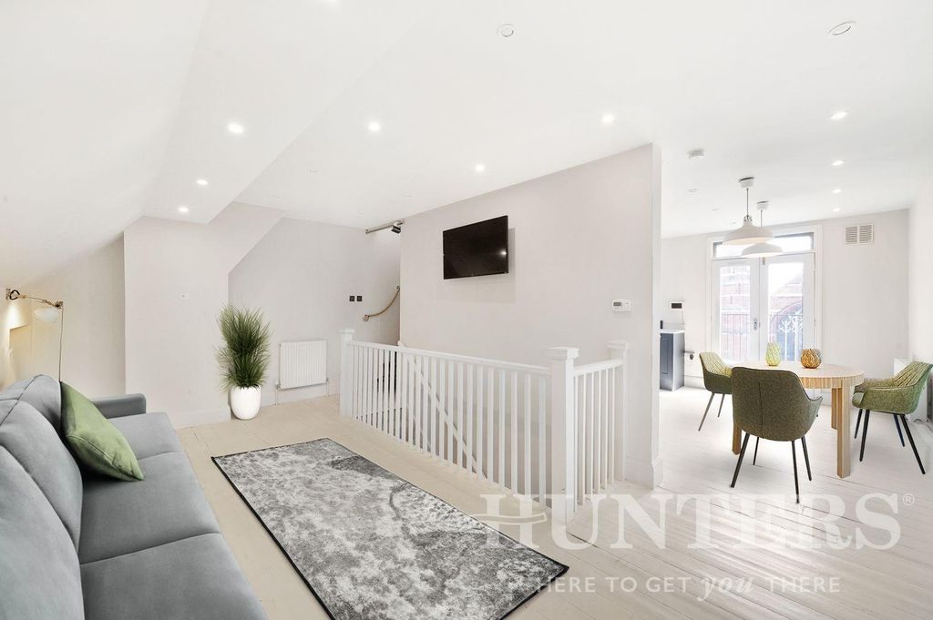 Property photo 2 of 24 407B Lordship Lane - U4Qu5Ciwimylxv9H9Q8C.Jpg